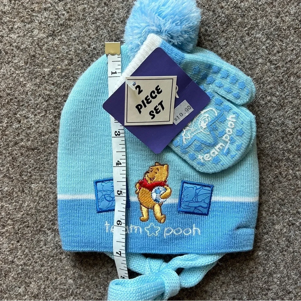 NWT Vintage Disney Winnie The Pooh Knit Beanie Girls Winter Hat & Glove Gift Set